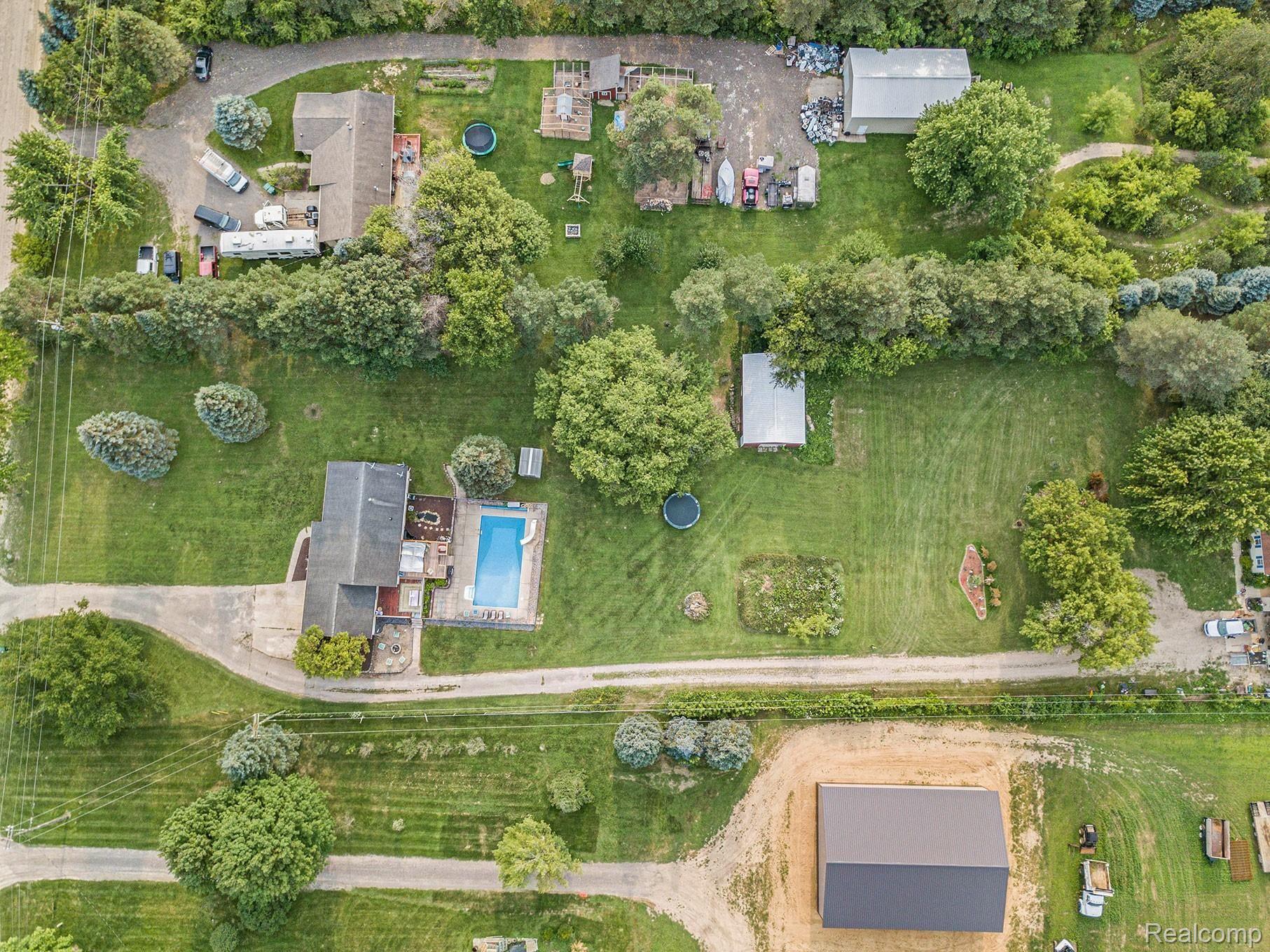 10266 Converse Road Fowlerville, MI 48836 - Photo 5 of 33 4.jpg