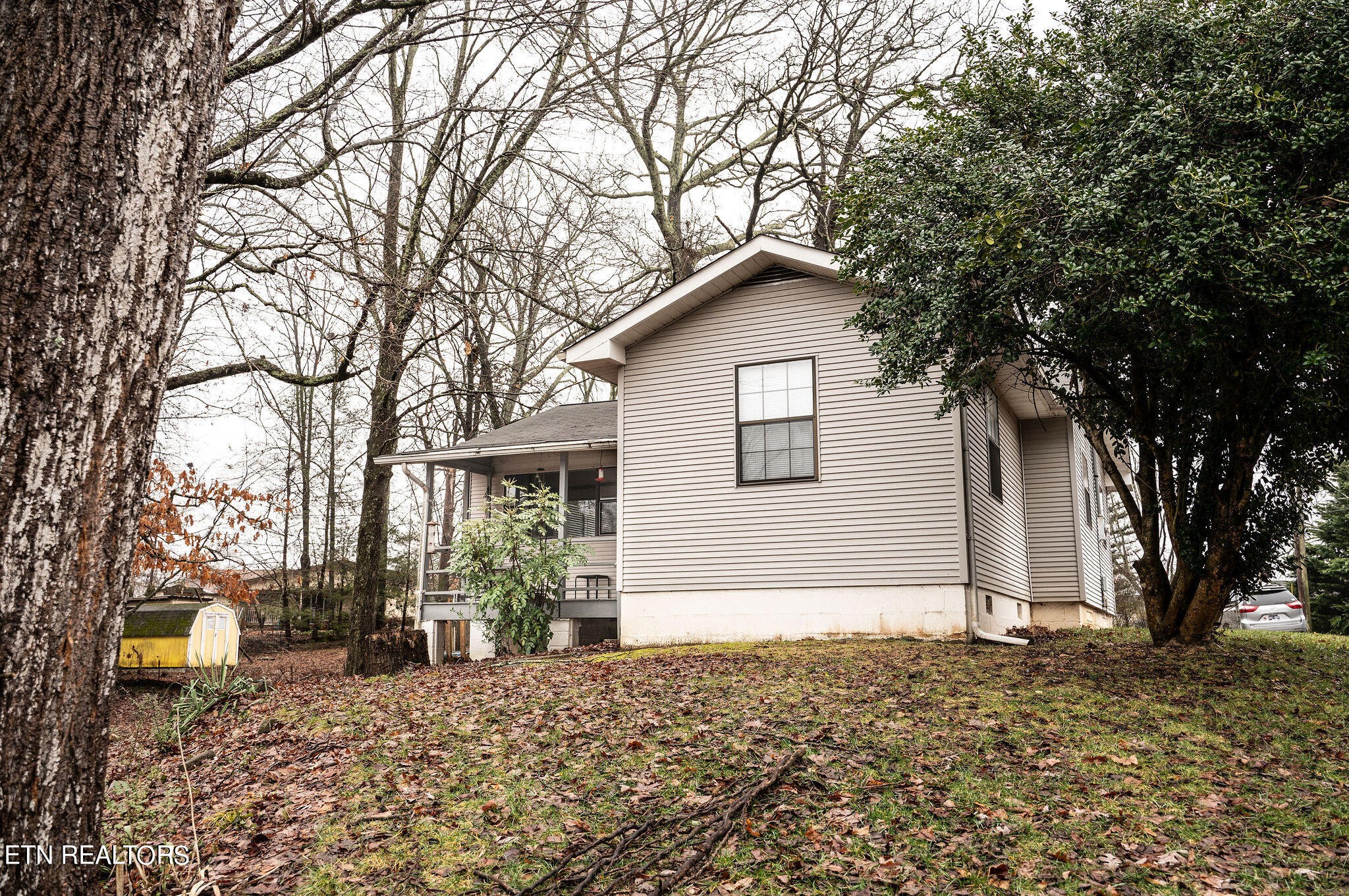 109 Gordon Road Oak Ridge, TN 37830 - Photo 2 of 24