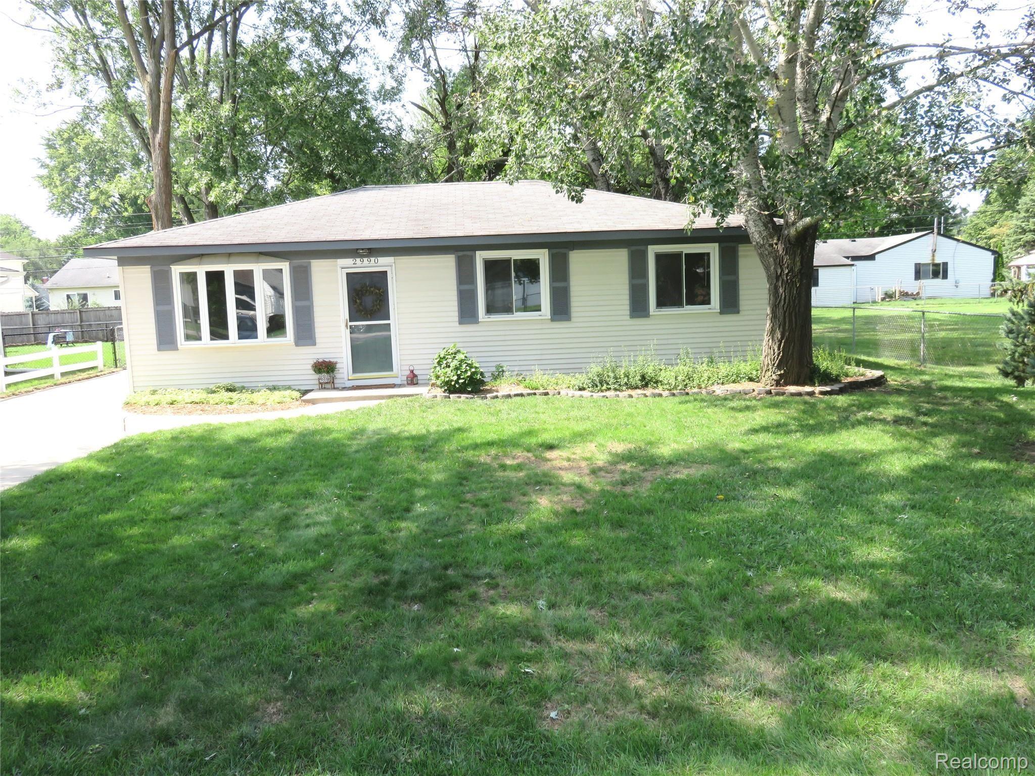 2990 Harrison Avenue Rochester, MI 48307 - Photo 3 of 18 IMG_1679.JPG
