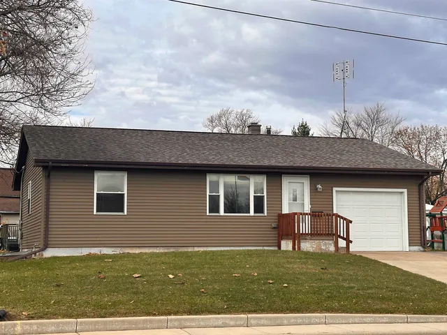 $215,900 | 333 South Hickory Street, Mauston, WI 53948