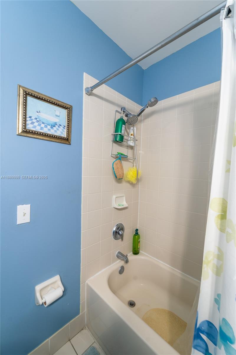 983 Northeast 42nd Place Homestead, FL 33033 - Photo 18 of 51 a bathroom with a sink and a bathtub