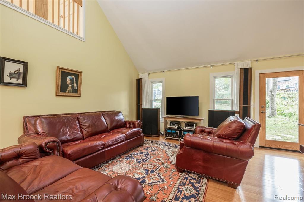 1709 Inverness Street Sylvan Lake, MI 48320 - Photo 11 of 33