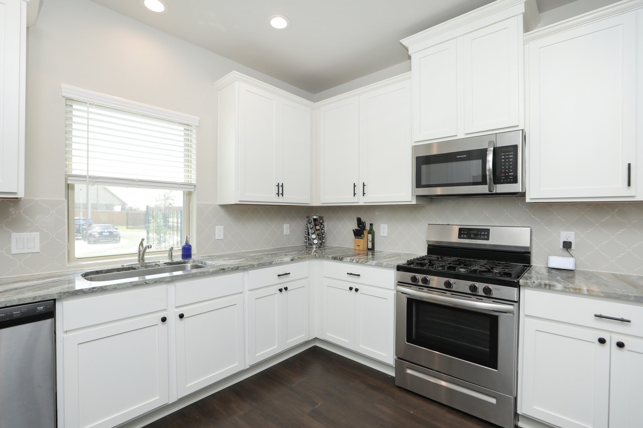 2401 Sequoia Grove Drive Rosharon, TX 77583 - Photo 13 of 39 KITCHEN-