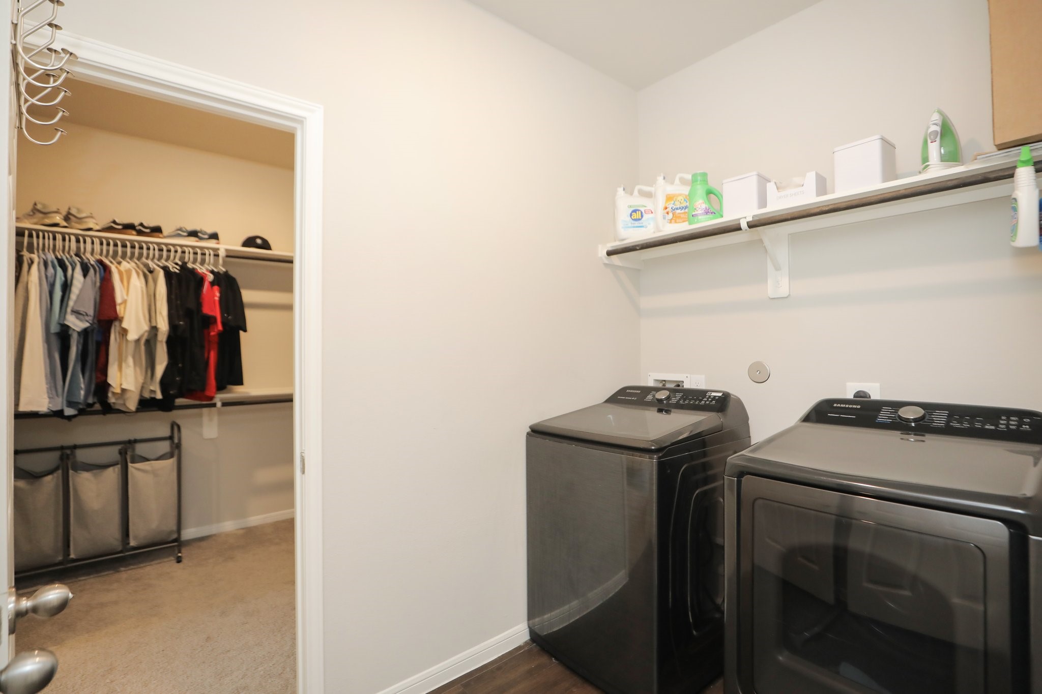 2401 Sequoia Grove Drive Rosharon, TX 77583 - Photo 15 of 39 LAUNDRY AREA- that has both easy access to all & directly off PRIMARY/MASTER BEDROOM on 1 ST FLOOR.