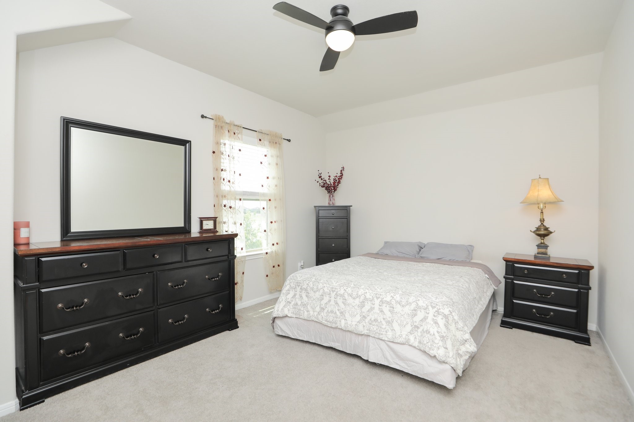 2401 Sequoia Grove Drive Rosharon, TX 77583 - Photo 25 of 39 1 of 3 upstairs OVER SIZED bedrooms. Ceiling fan, Light Filled and HIGH Ceilings.