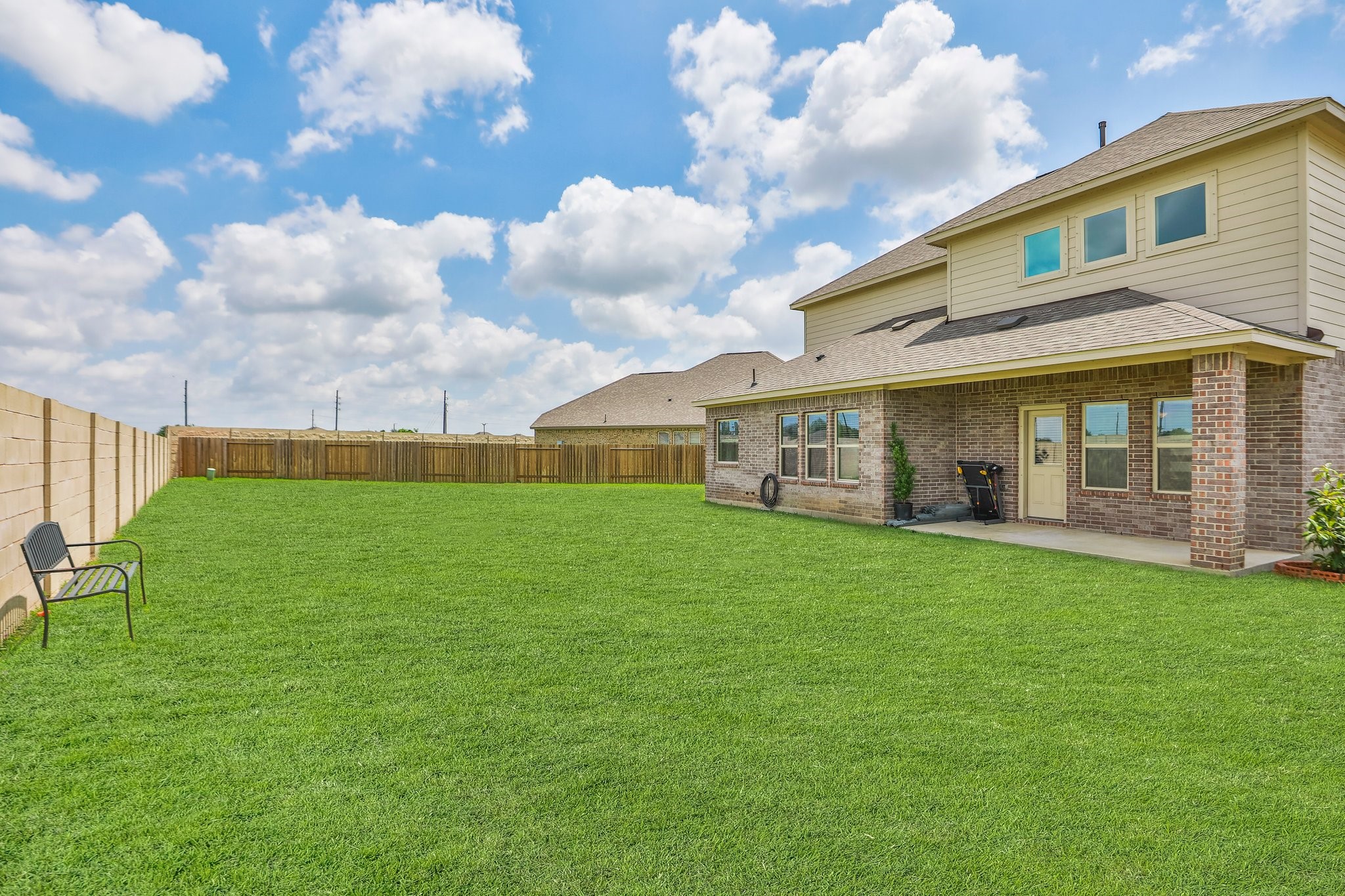 2401 Sequoia Grove Drive Rosharon, TX 77583 - Photo 32 of 39 10,000 PLUS SQ FT BACK YARD -NOTE 4 SIDED BRICK HOUSE.