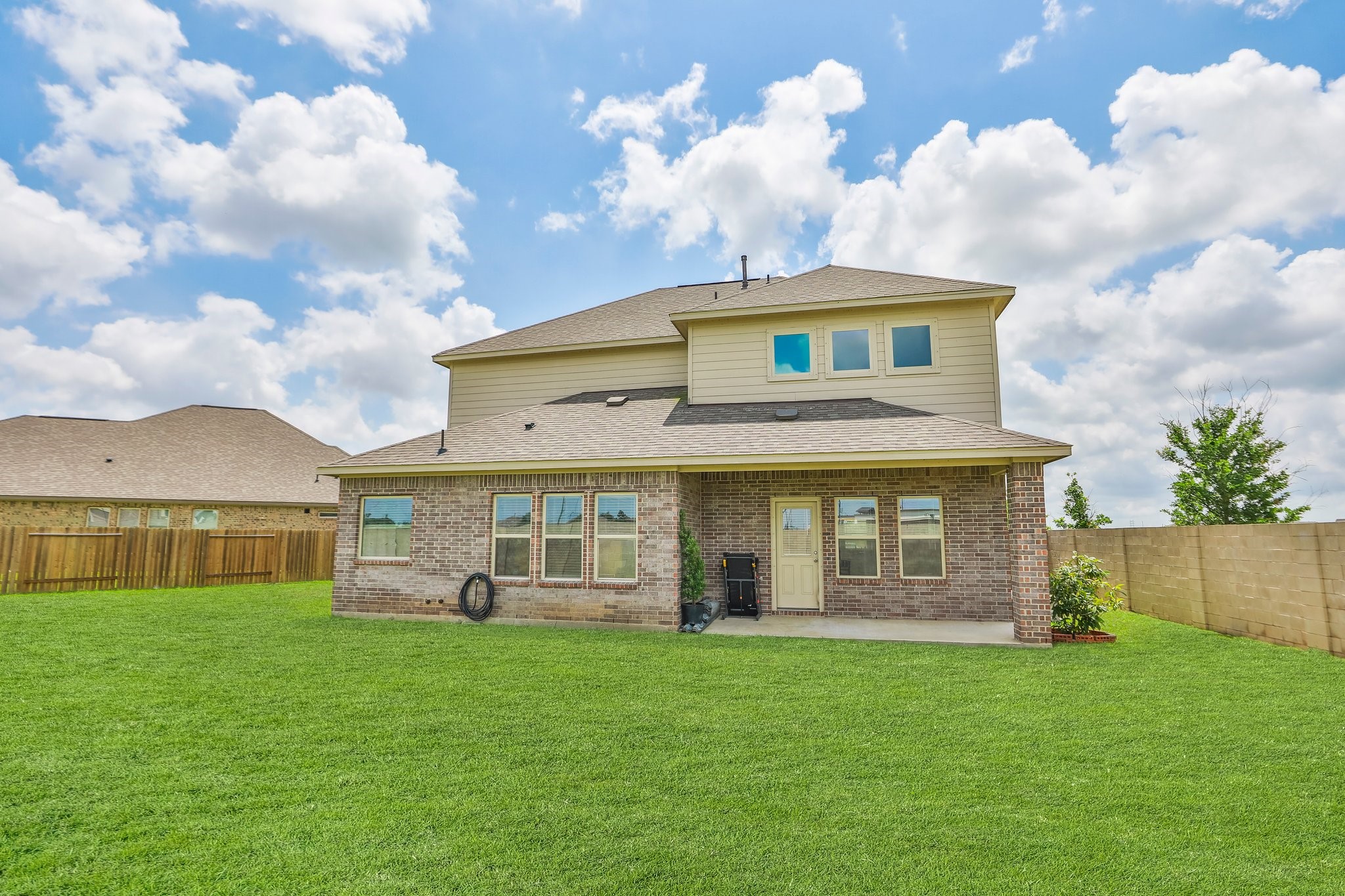 2401 Sequoia Grove Drive Rosharon, TX 77583 - Photo 33 of 39 MASSIVE END OF CUL DE SAC OVER SIZED BACK YARD. THIS IS ONE OF THE LARGEST LOTS IN COMMUNITY.