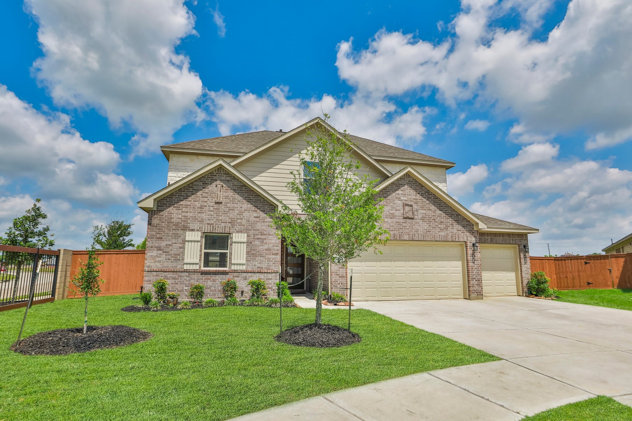 2401 Sequoia Grove Drive Rosharon, TX 77583 - Photo 36 of 39 One can feel the OVER 10,000 PLUS Sq Ft LOT nicely situated at end of CUL DE SAC. From this angle the water pond is easy to see.