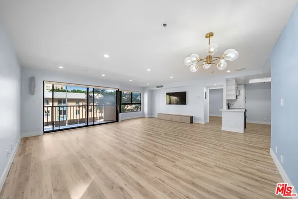 $3,650 | 727 South Ardmore Avenue, Unit 108, Los Angeles, CA 90005