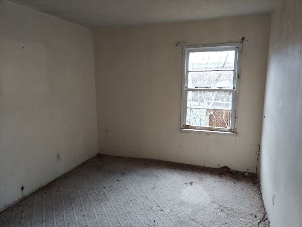 406 Jenkins Street Daingerfield, TX 75638 - Photo 5 of 9 an empty room with a window