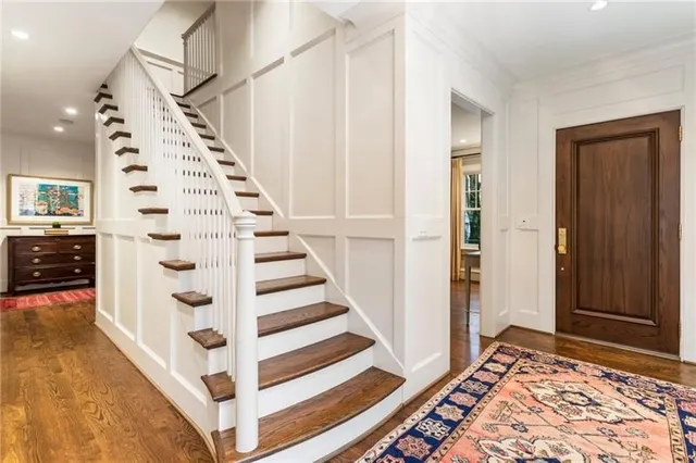 a black and white photo of a living room