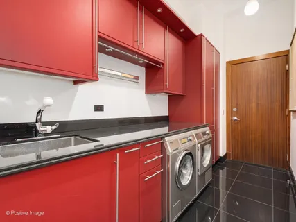 $2,350,000 | 333 West Hubbard Street, Unit 1006, Chicago, IL 60654