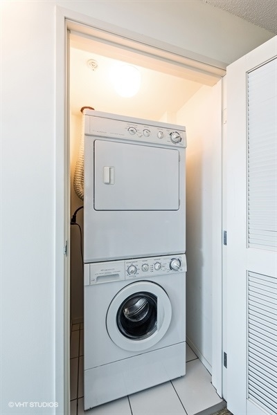1720 Maple Avenue, Unit 2160 Evanston, IL 60201 - Photo 13 of 45 a utility room with dryer and washer