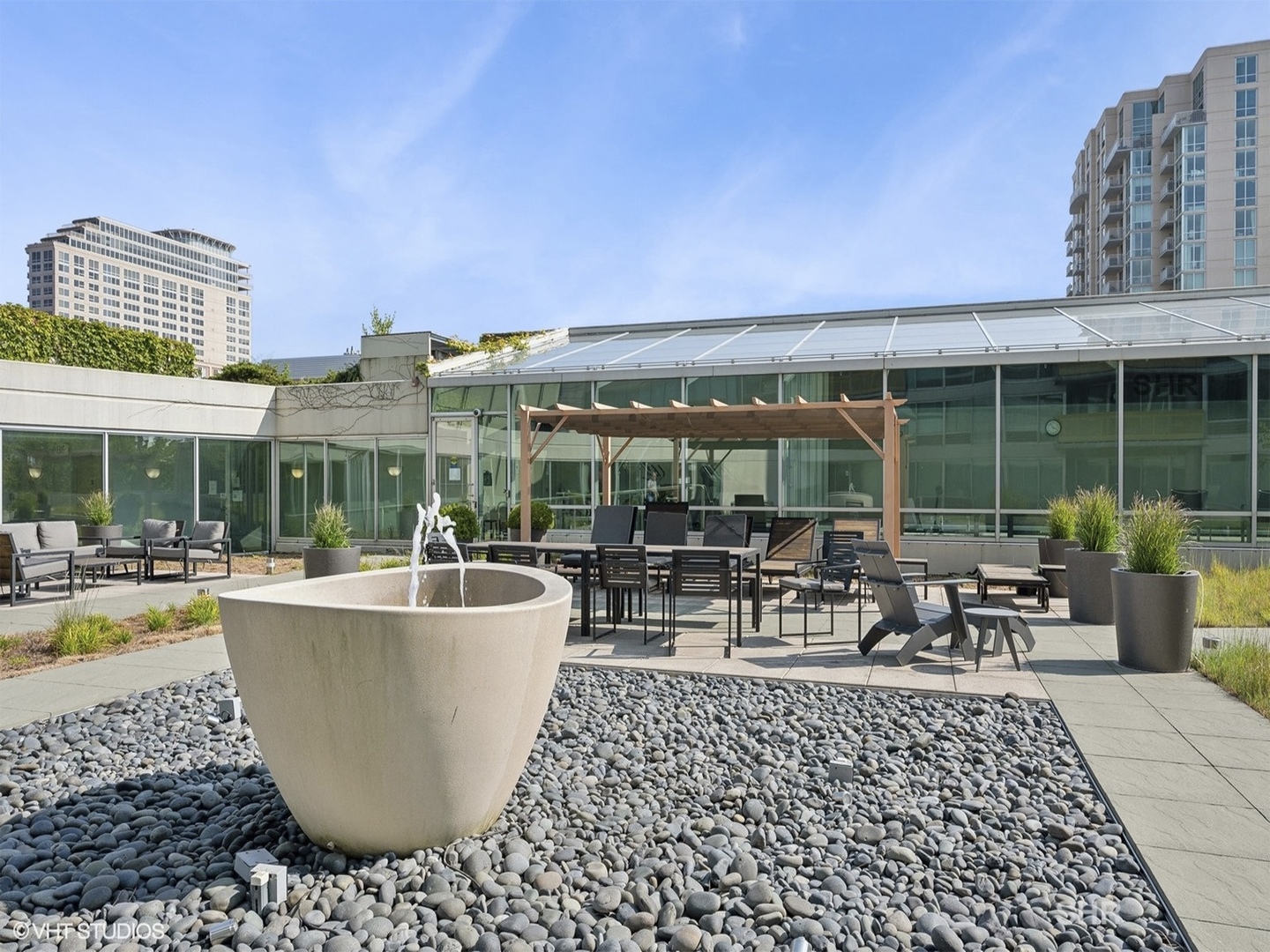1720 Maple Avenue, Unit 2160 Evanston, IL 60201 - Photo 27 of 45 a view of a dining table and chairs in the patio