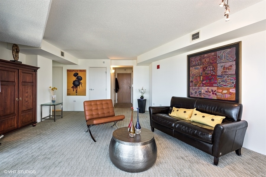 1720 Maple Avenue, Unit 2160 Evanston, IL 60201 - Photo 4 of 45 a living room with furniture and a flat screen tv