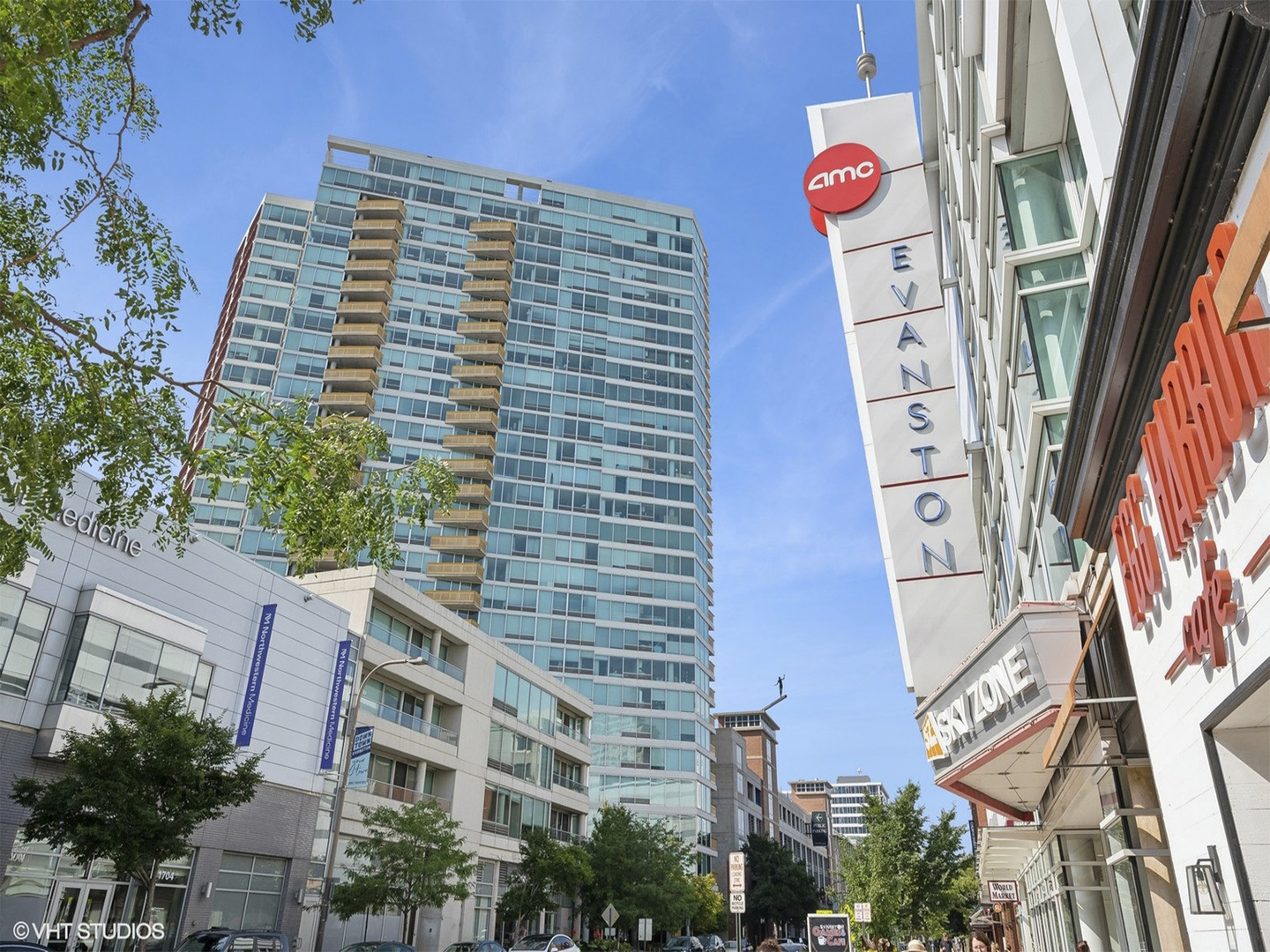 1720 Maple Avenue, Unit 2160 Evanston, IL 60201 - Photo 43 of 45 a front view of a building