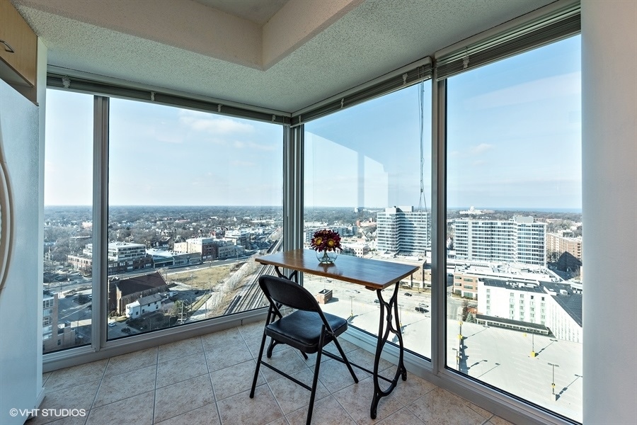 1720 Maple Avenue, Unit 2160 Evanston, IL 60201 - Photo 8 of 45 a very nice looking room with a large window and furniture