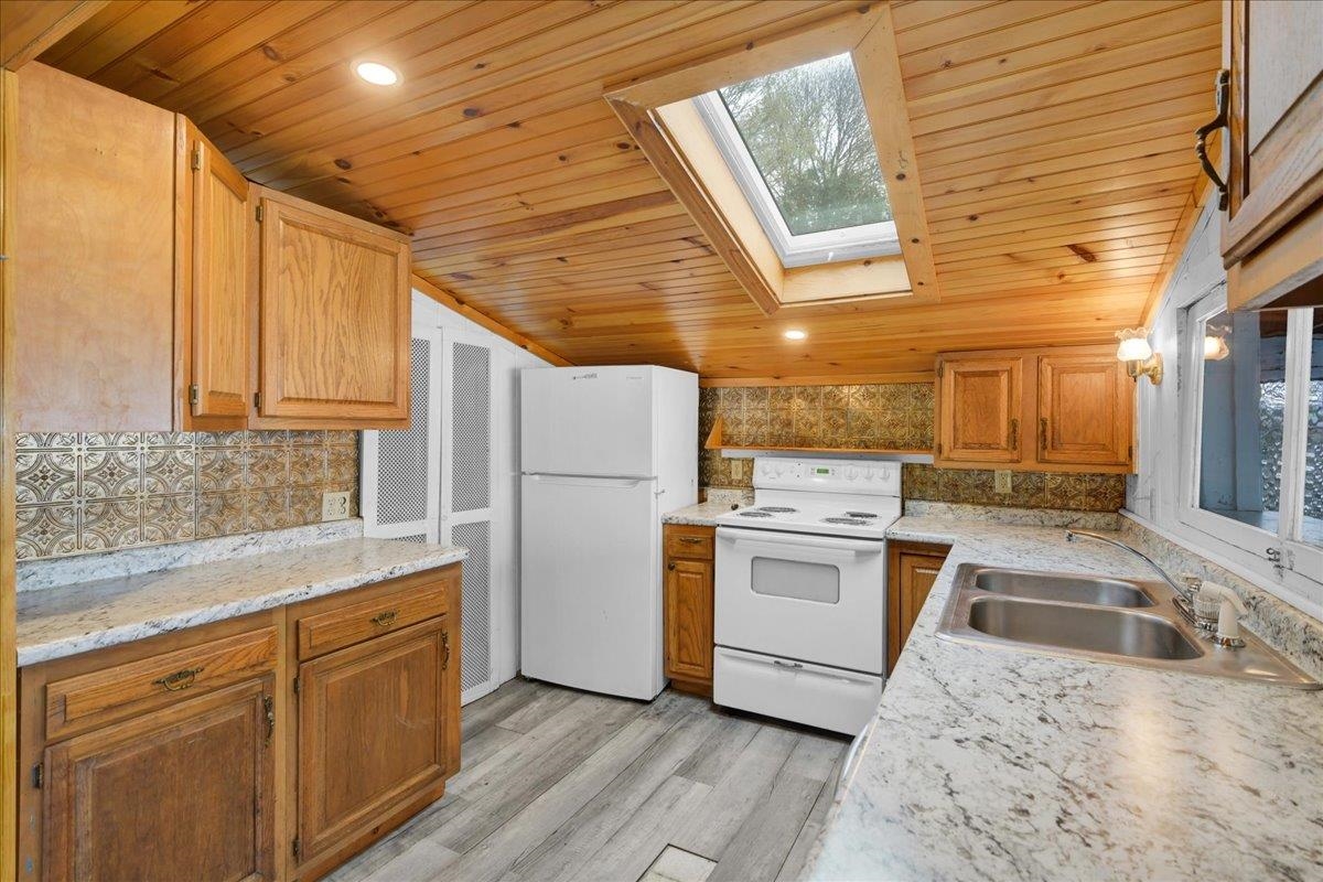 268 Lakeside Lane Addison, VT 05491 - Photo 19 of 46 Gallery Image 19