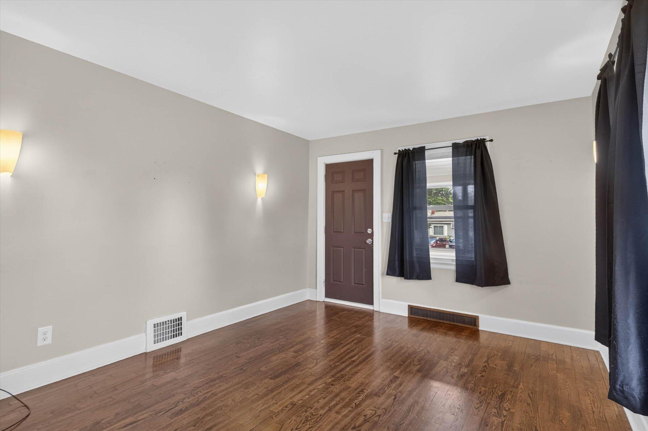 2815 Overhill Road Jackson, MI 49203 - Photo 9 of 31 09-2815-Overhill-Rd-WindowStill-Photogra