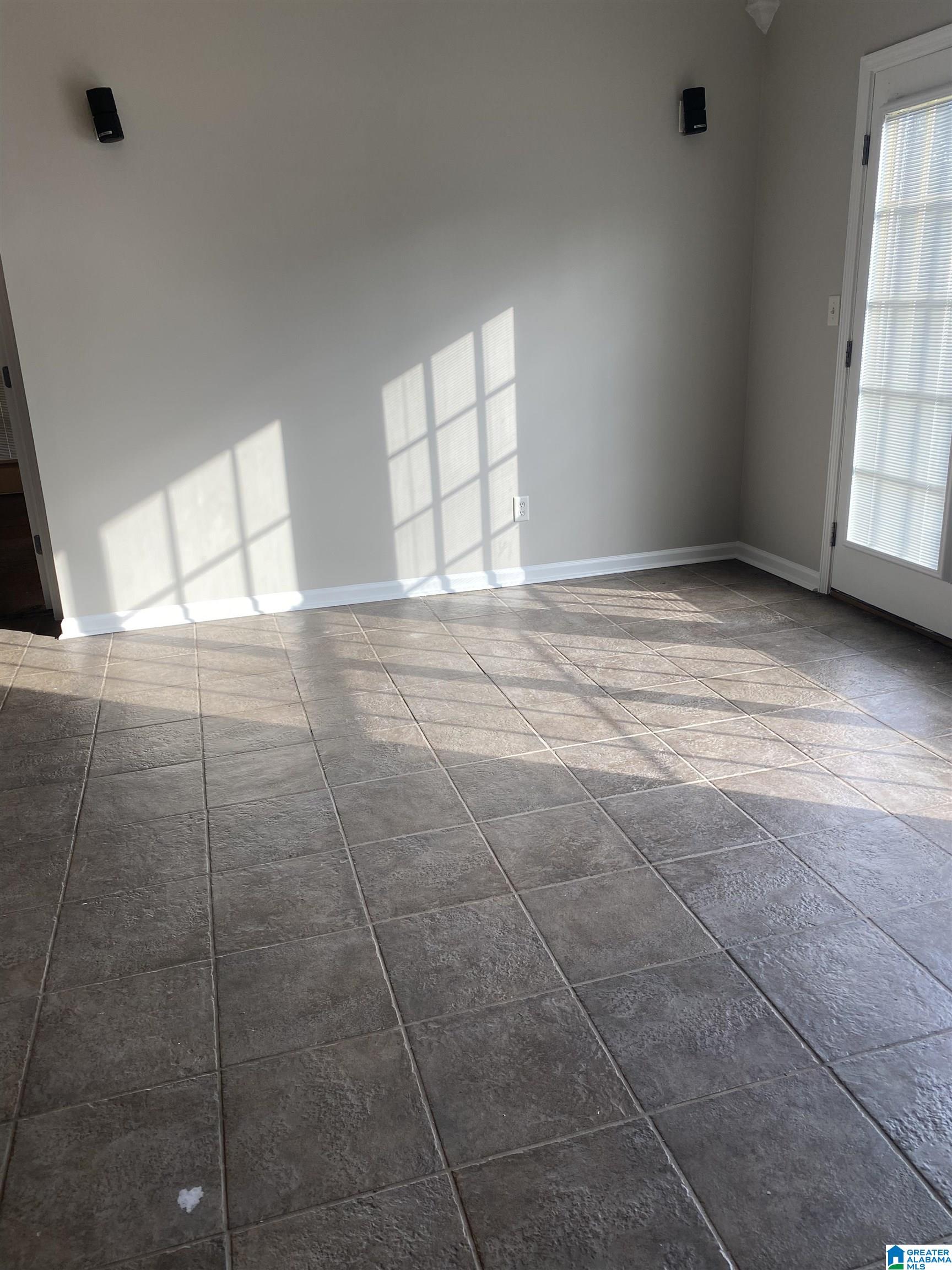 582 Cahaba Manor Drive Pelham, AL 35124 - Photo 5 of 13