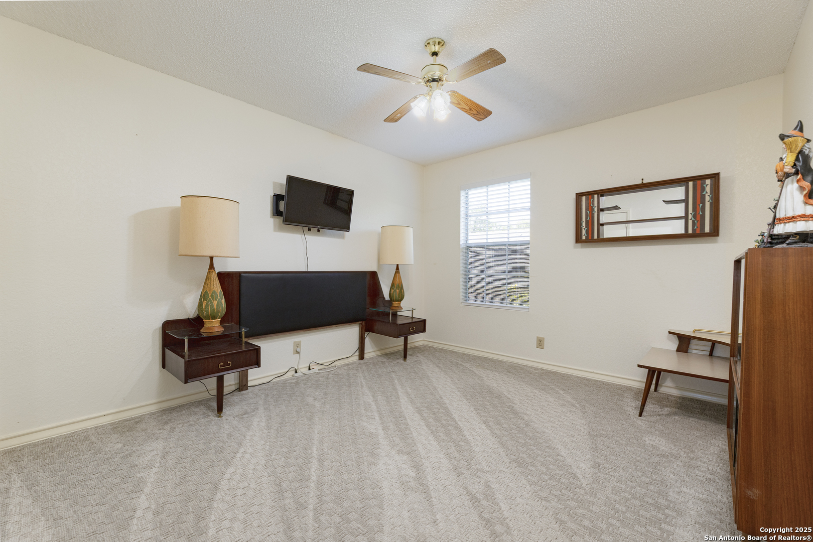 922 Hedgestone Drive San Antonio, TX 78258 - Photo 19 of 40 a room with furniture and a flat screen tv