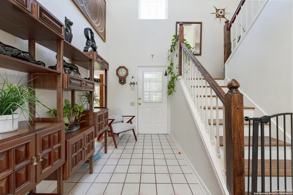 a view of entryway with a front door