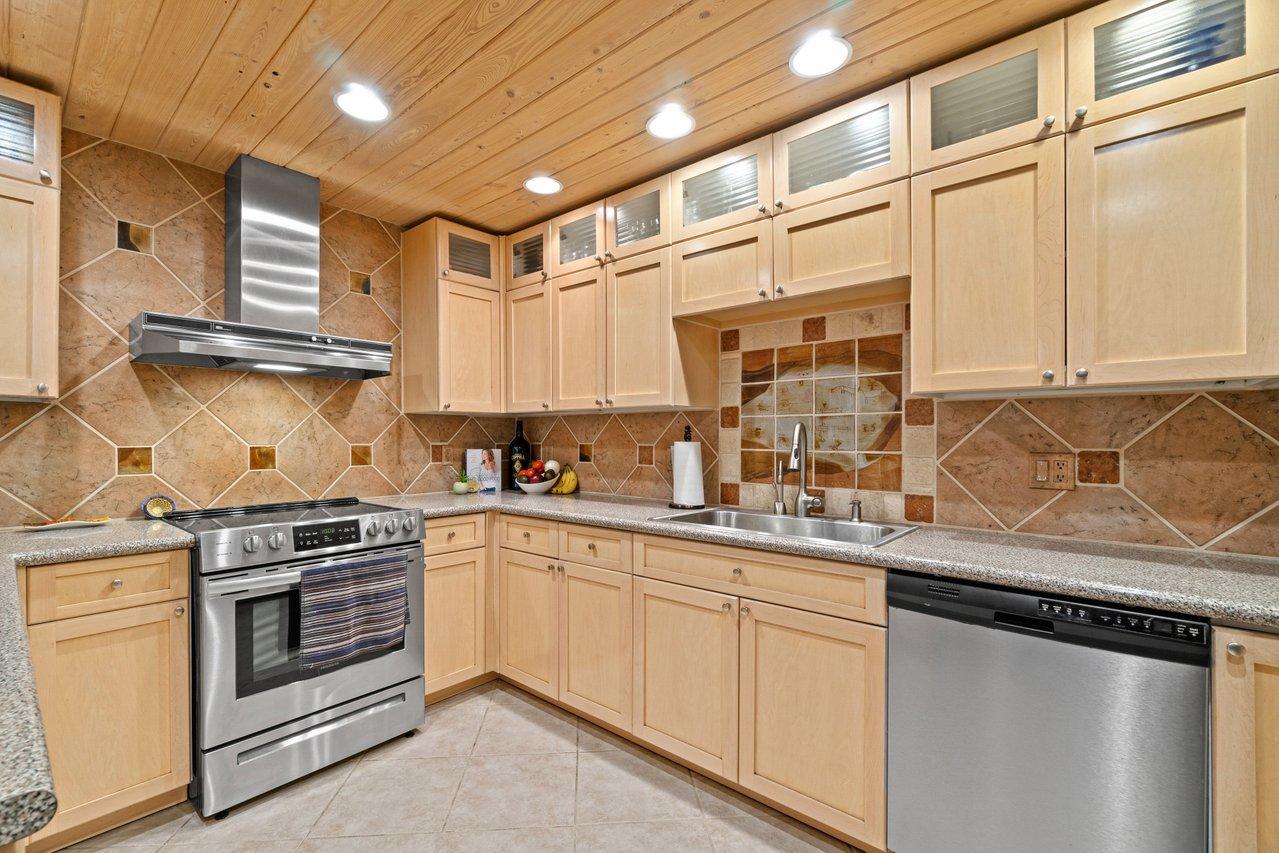 1251 Southwest 17th Street Boca Raton, FL 33486 - Photo 5 of 29 008-1251Southwest17thStreet-BocaRaton-FL
