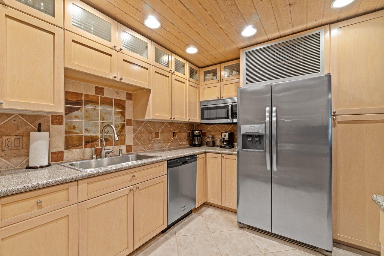 1251 Southwest 17th Street Boca Raton, FL 33486 - Photo 7 of 29 010-1251Southwest17thStreet-BocaRaton-FL