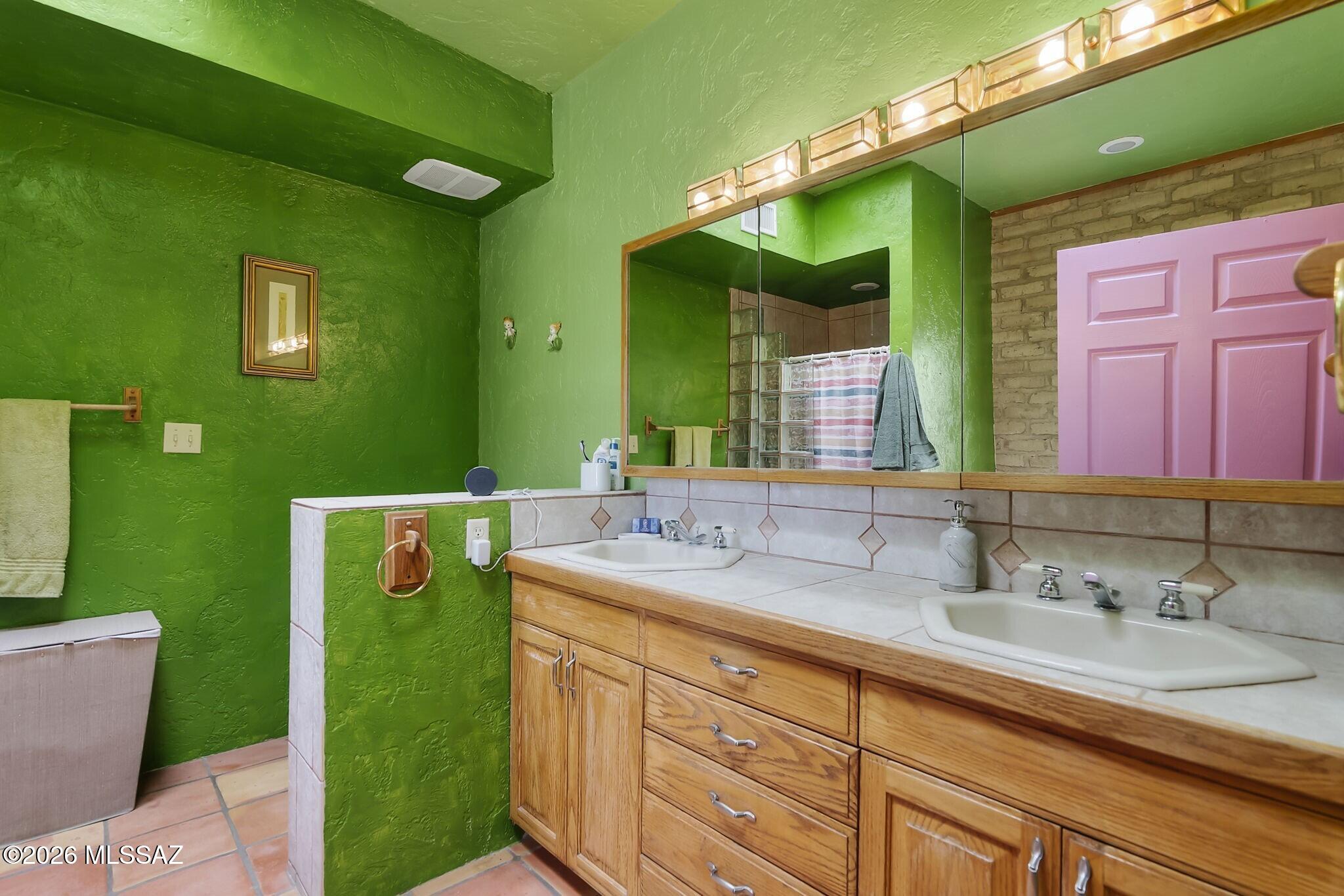 5216 West Arivaca Road Amado, AZ 85645 - Photo 19 of 50 Primary Bathroom