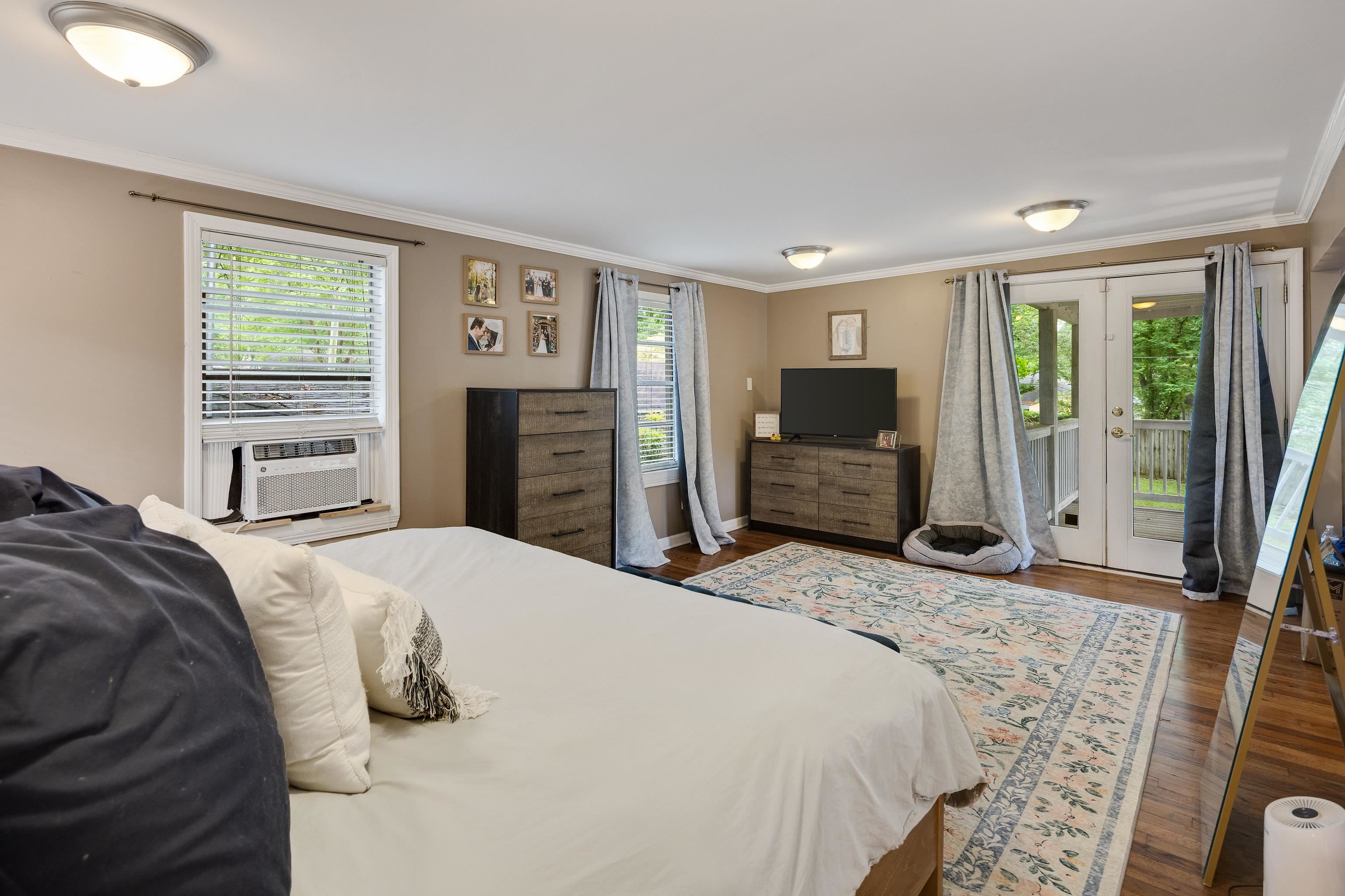 555 South Holmes Street Memphis, TN 38111 - Photo 25 of 40 a bedroom with a bed and wooden floor