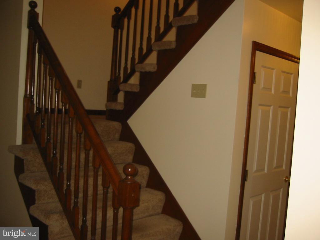 548 Old Farm Road Palmyra, PA 17078 - Photo 3 of 13 Gallery Image 3