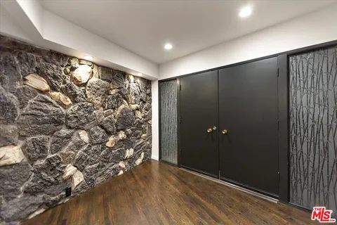 $2,049,500 | 15451 Longbow Drive, Sherman Oaks, CA 91403