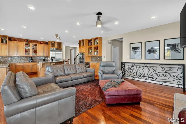 $799,900 | 24 Towerbridge Place, St. Charles, MO 63303