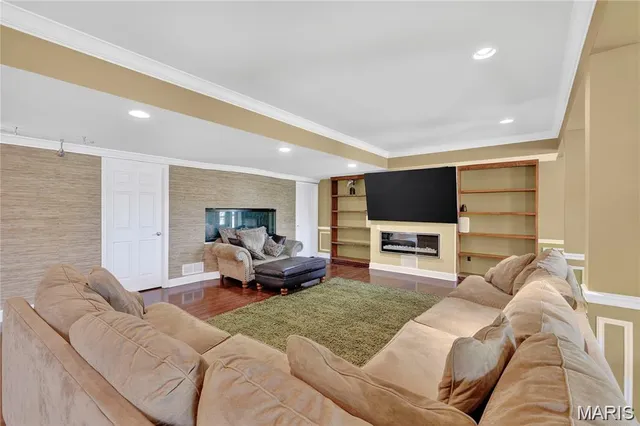 $799,900 | 24 Towerbridge Place, St. Charles, MO 63303