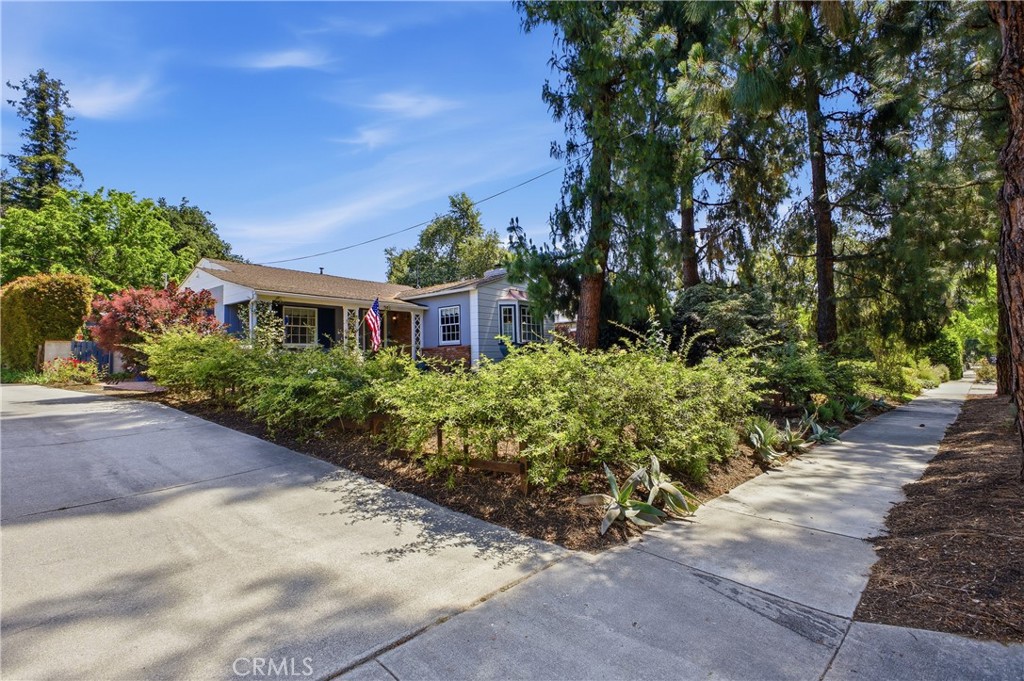 541 East Woodbury Road Altadena, CA 91001 - Photo 3 of 48