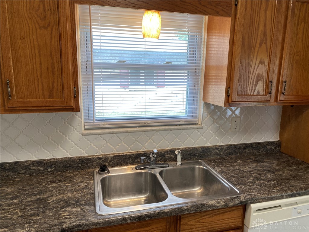 7911 Melody Road Clayton, OH 45415 - Photo 13 of 19