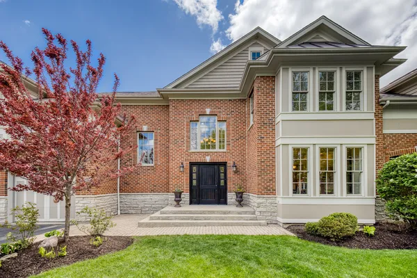 $1,099,000 | 119 West Roslyn Road, Barrington, IL 60010