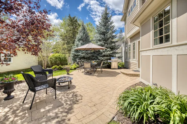 $1,099,000 | 119 West Roslyn Road, Barrington, IL 60010