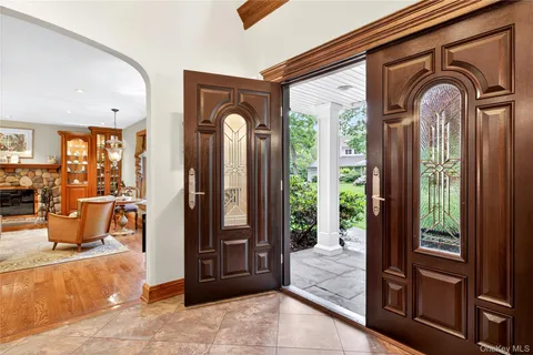 $2,699,000 | 12 Avon Lane, East Hills, NY 11577