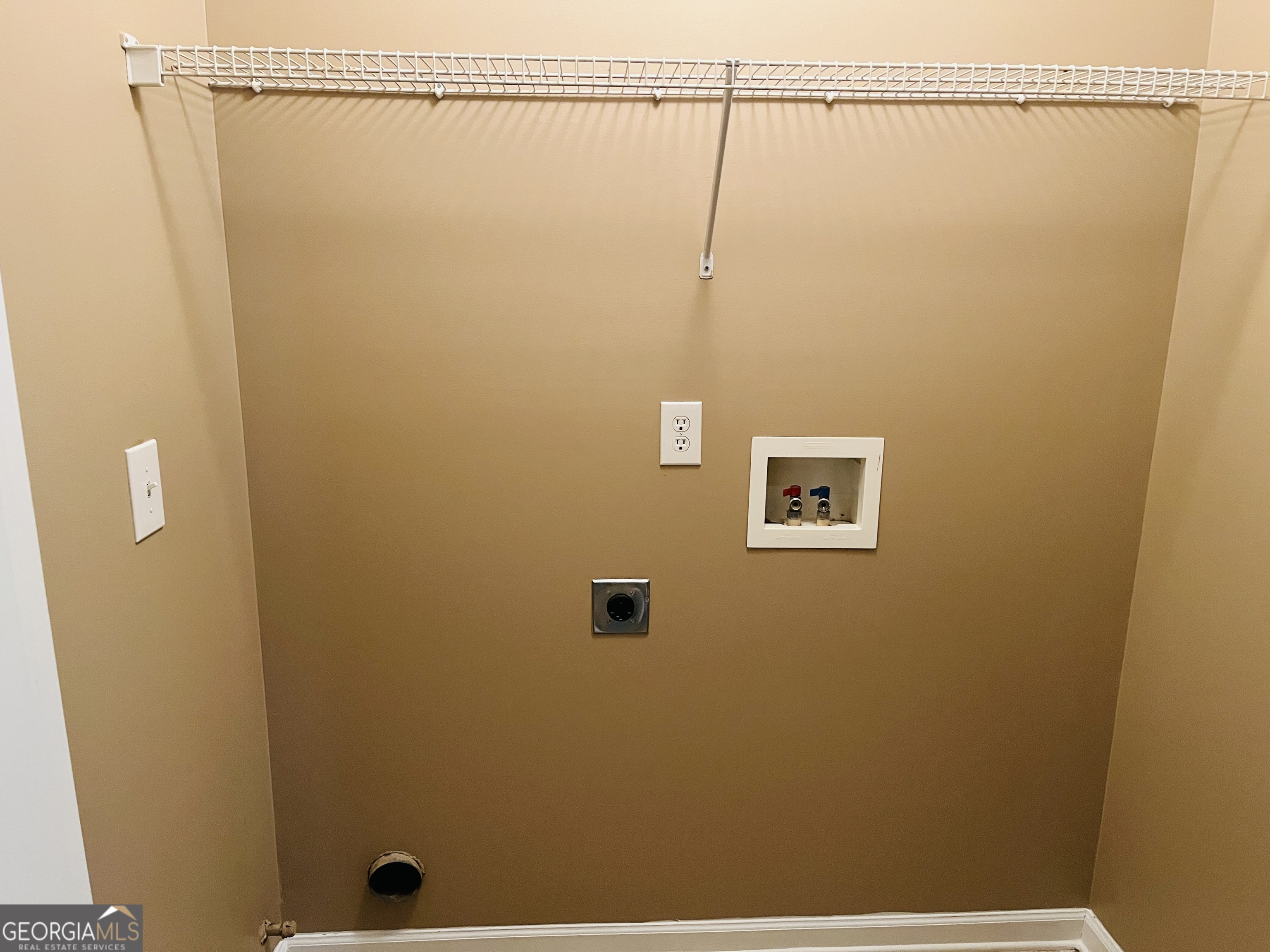 62 Green Spring Newnan, GA 30265 - Photo 10 of 31 a view of a small room