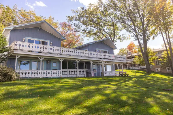 $1,250,000 | 104 West Houghton Lake Drive, Prudenville, MI 48651
