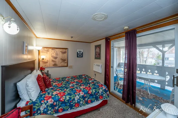 $1,250,000 | 104 West Houghton Lake Drive, Prudenville, MI 48651