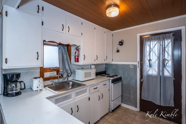 $1,250,000 | 104 West Houghton Lake Drive, Prudenville, MI 48651