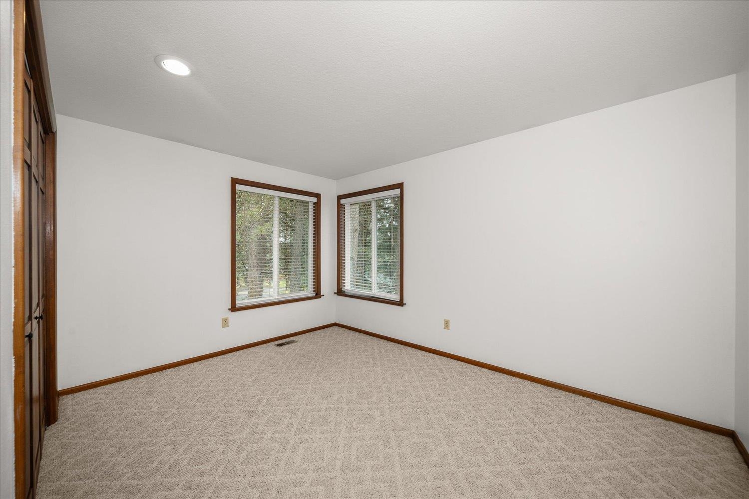 4722 East Lane Park Road Mead, WA 99021 - Photo 20 of 48