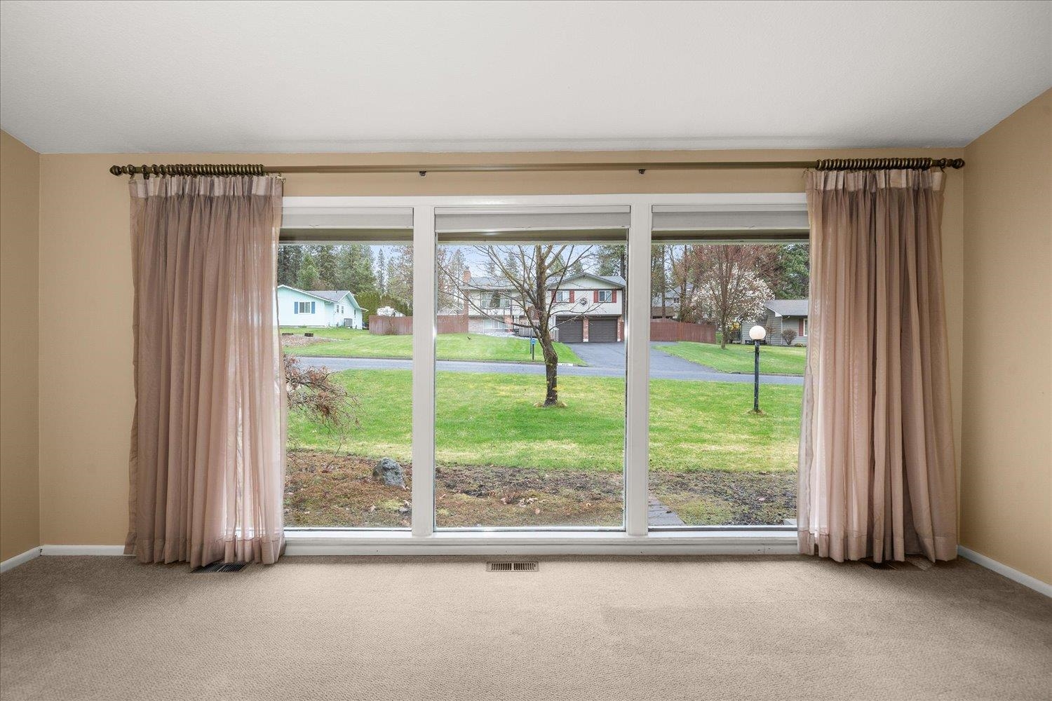 4722 East Lane Park Road Mead, WA 99021 - Photo 8 of 48