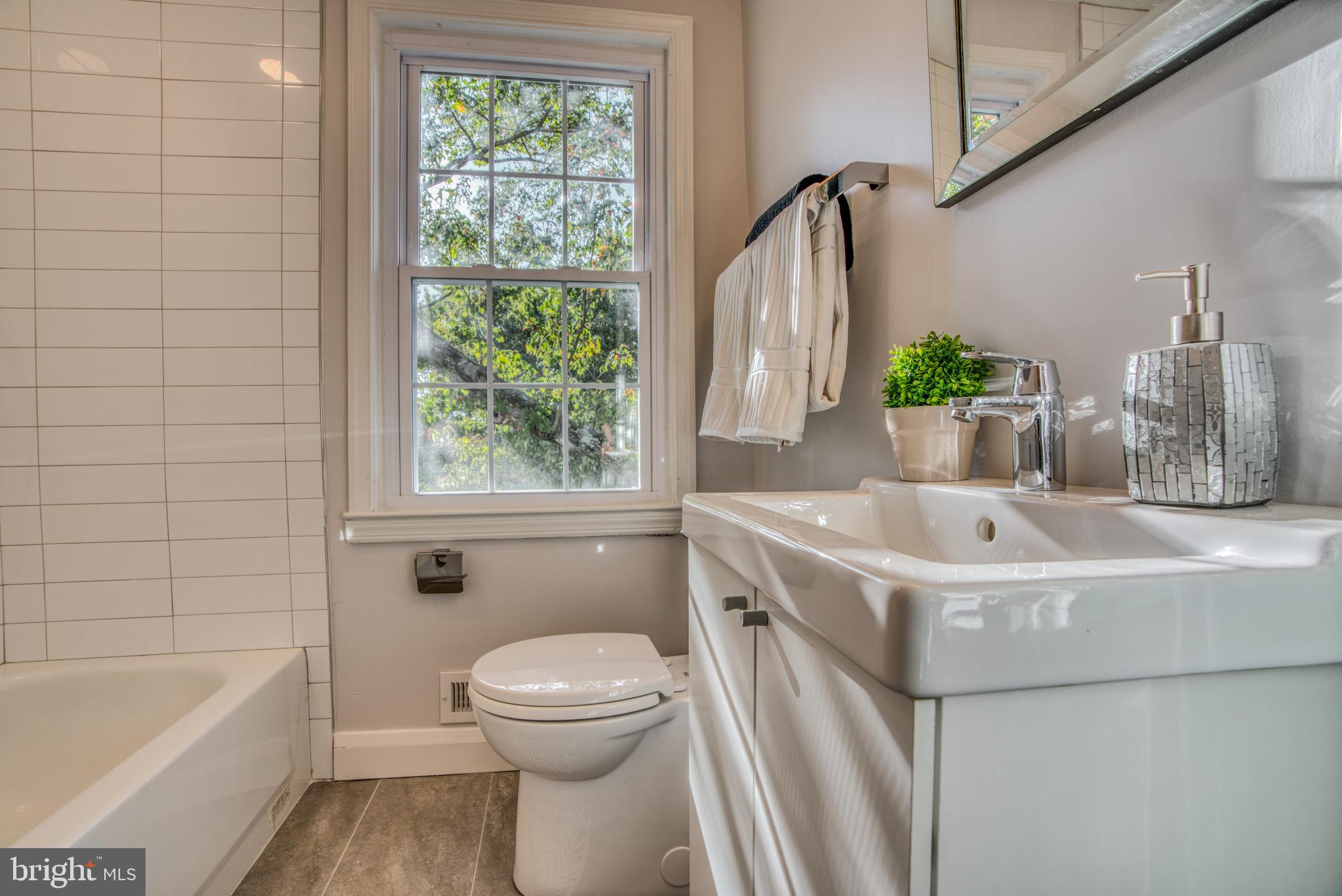 113 Brandon Road Baltimore, MD 21212 - Photo 13 of 27 Master bath