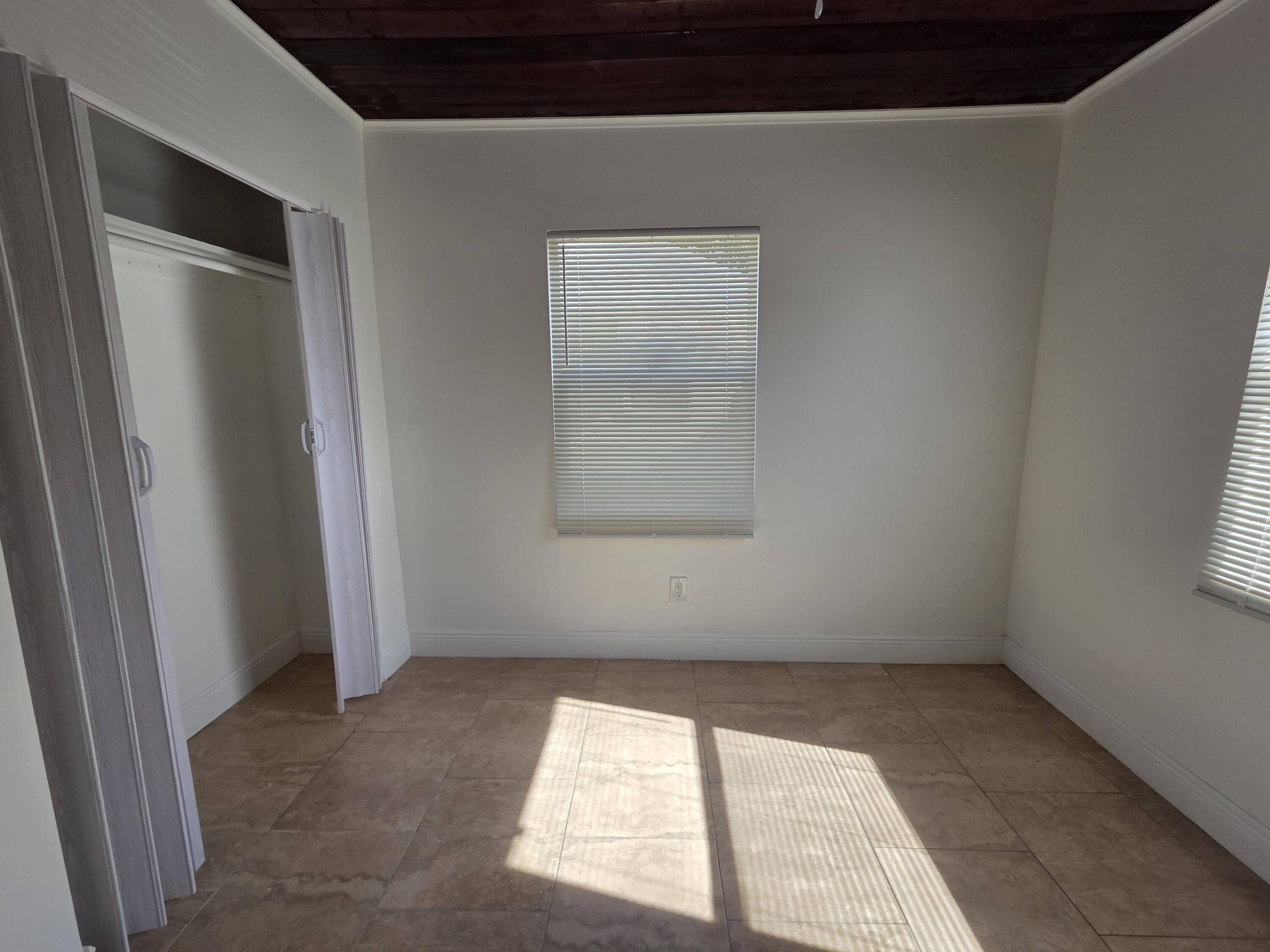 908 West 5th Street Riviera Beach, FL 33404 - Photo 26 of 40 20251128_125918