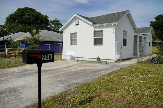 $269,000 | 908 West 5th Street, Riviera Beach, FL 33404