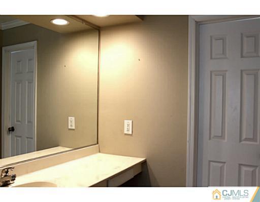 2204 Timber Oaks Road Edison, NJ 08820 - Photo 7 of 13 a view of a hallway