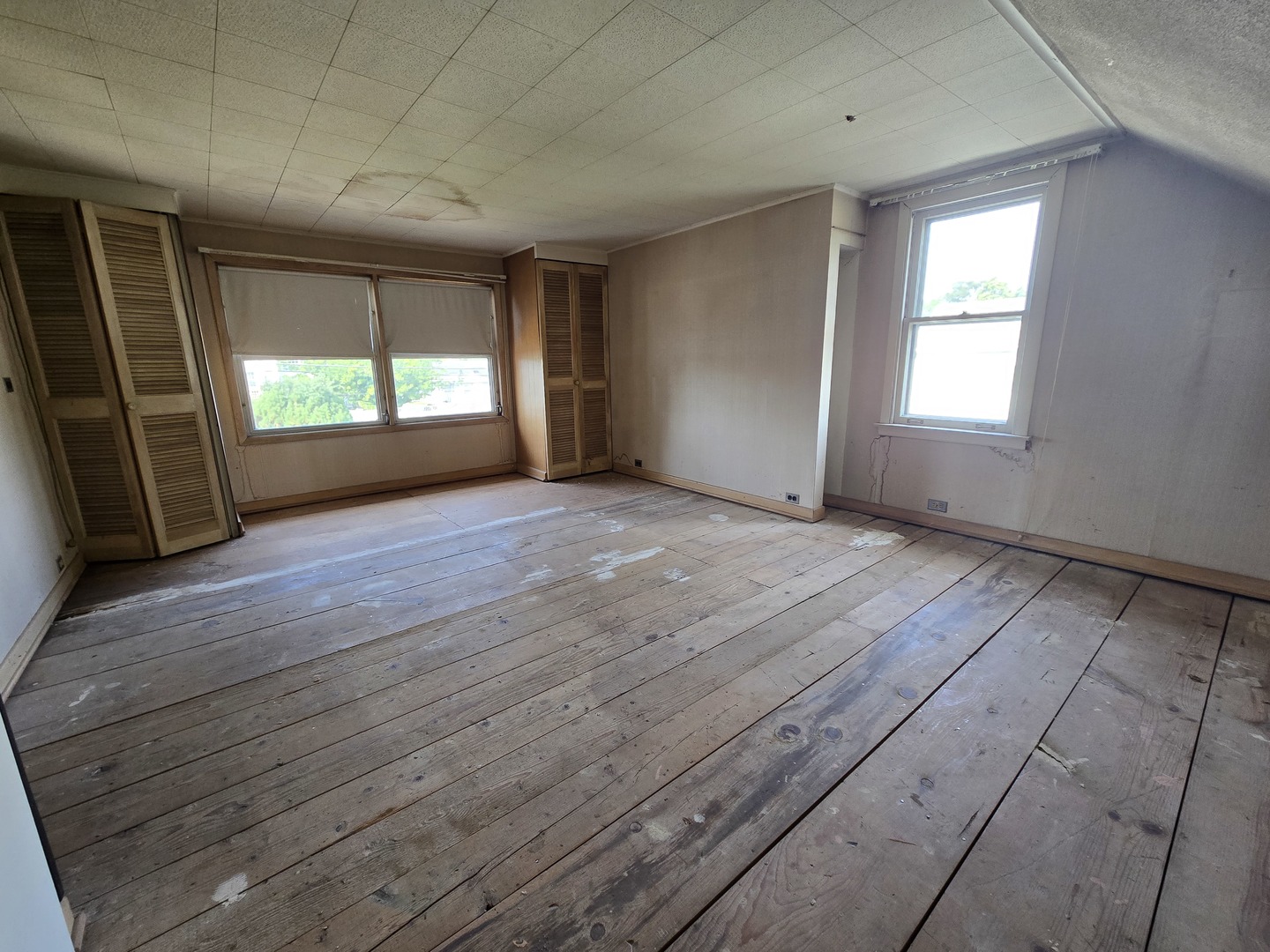 7742 South Oketo Avenue Bridgeview, IL 60455 - Photo 13 of 14 an empty room with wooden floor and windows